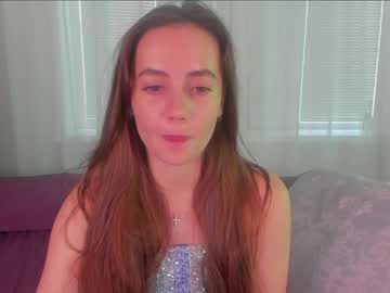girl
        angelina_new cam image #1786605