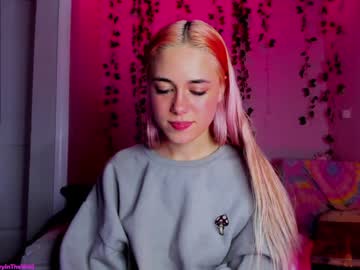 girl
        fairyinthewild cam image #3577919