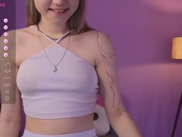 girl
        alisia_spinnet cam image #2069854