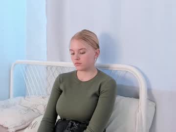 girl
        merylbossom cam image #4550503