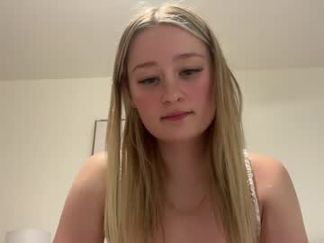 girl
        macyyysmith cam image #3974539