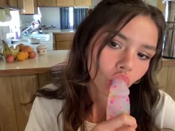 girl
        lilyofearth cam image #2618159