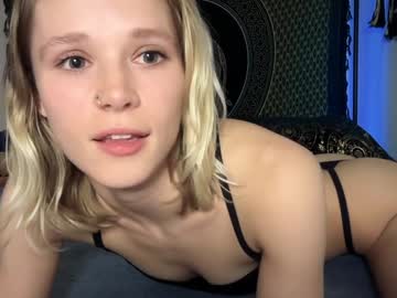 girl
        sweetgracee cam image #3631272