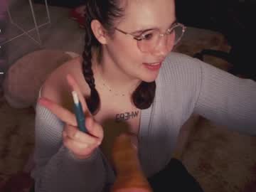 girl
        chery_lady22 cam image #2558115