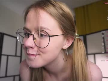 girl
        lorettabunyard cam image #2632847