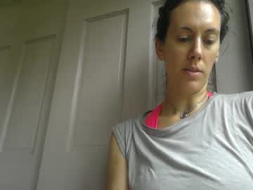 girl
        sixfootsiren cam image #3229449