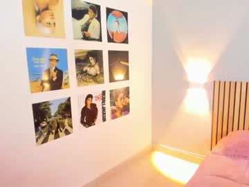 girl
        little_effy18 cam image #1439736