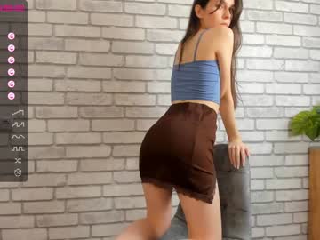 girl
        carolynjacquelins cam image #195960