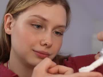girl
        april_blush cam image #2611294