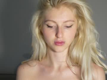 girl
        yournaughtymiss cam image #2915946