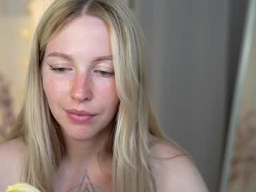 girl
        my_stella cam image #1372795