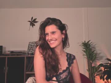 girl
        marmuse cam image #1374547