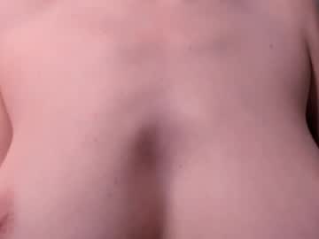 girl
        lauratanguy cam image #3243701