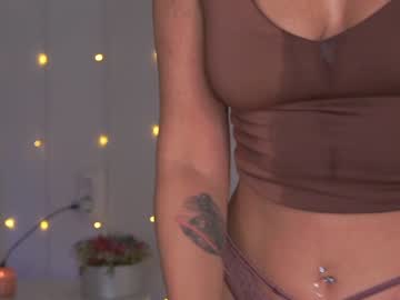 girl
        artease cam image #136630