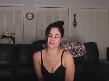 couple
        ari_lovexo cam image #2522310