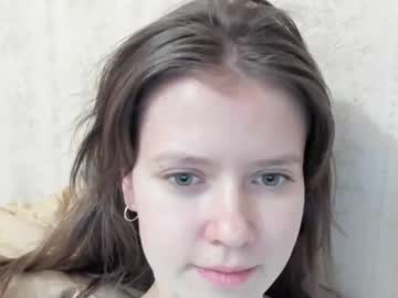girl
        lilolum cam image #2544565