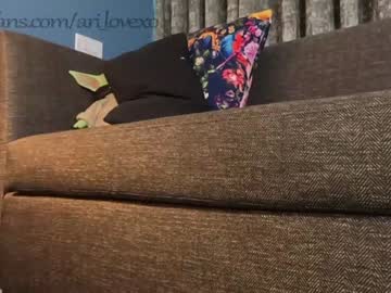 couple
        ari_lovexo cam image #745721