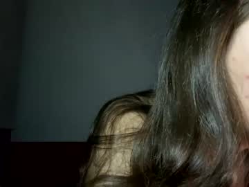 girl
        lunaria2022 cam image #863034
