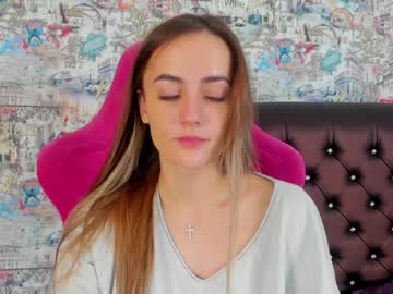 girl
        angelina_new cam image #579373