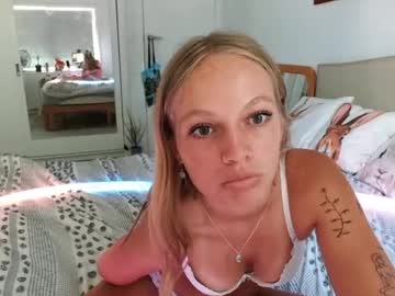 girl
        lexifever cam image #3270474