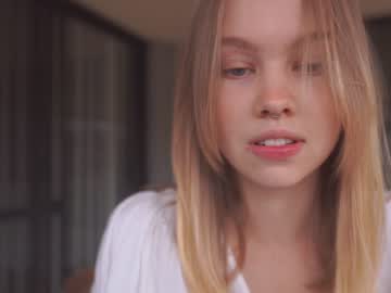 girl
        bibi_it_is cam image #843756