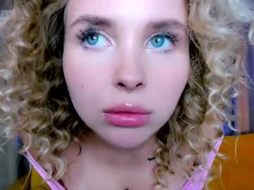 girl
        helta_skeltaa cam image #3369346