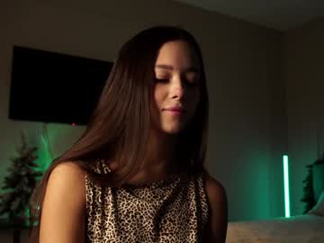 girl
        emilybatee cam image #4036715