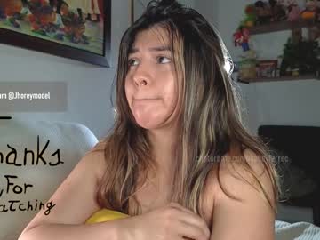 girl
        isabeyferrec cam image #2269309