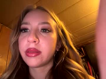 girl
        prncsspeach420 cam image #4084776