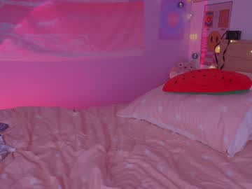 girl
        kittenmoon_ cam image #3087971