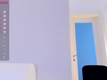girl
        kittycaitlin cam image #882634