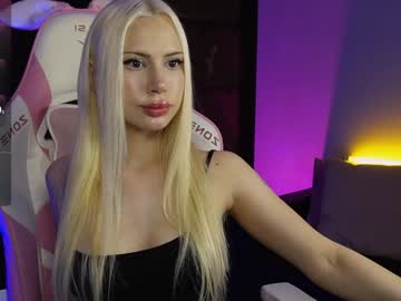 girl
        stacy_batt cam image #4047270