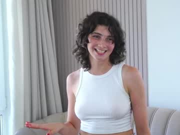 girl
        you_fell_in_love cam image #3200200