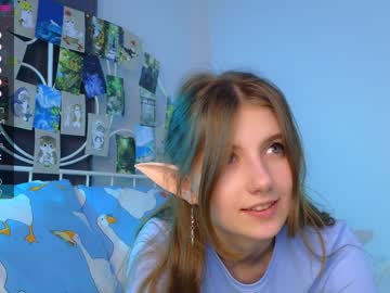 girl
        cute_fox_girl cam image #2730373