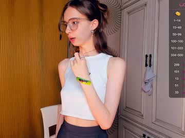 girl
        happiness_call cam image #1588800