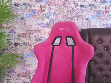 girl
        angelina_new cam image #2393715