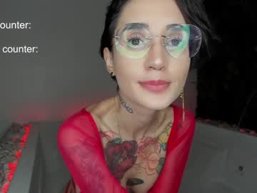 girl
        lonelly_lolly98 cam image #3074669