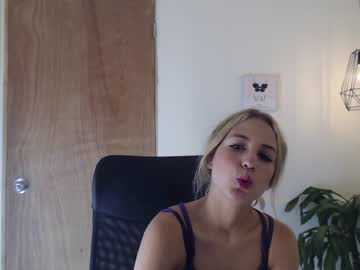 girl
        keylly_cute cam image #1896164