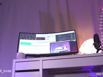 girl
        lil_eva cam image #184149