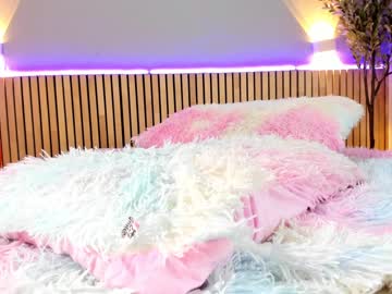 girl
        little_effy18 cam image #2531595