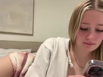 girl
        macyyysmith cam image #3974814