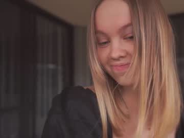 girl
        bibi_it_is cam image #810507