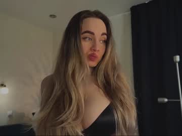 girl
        tatti_1 cam image #4477651