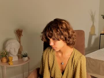 girl
        lenaelisabeth cam image #1799552