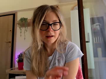 girl
        bestgirl_ofthe_neighborhood cam image #1198108