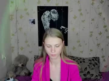 girl
        phoebepaw cam image #2797823