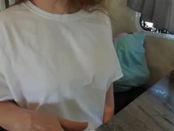 girl
        eatthebooty420 cam image #3857650