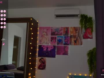 girl
        fazeyj cam image #2917359