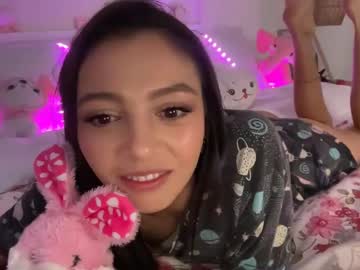 girl
        keirasworld cam image #4529593