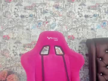 girl
        angelina_new cam image #1197558